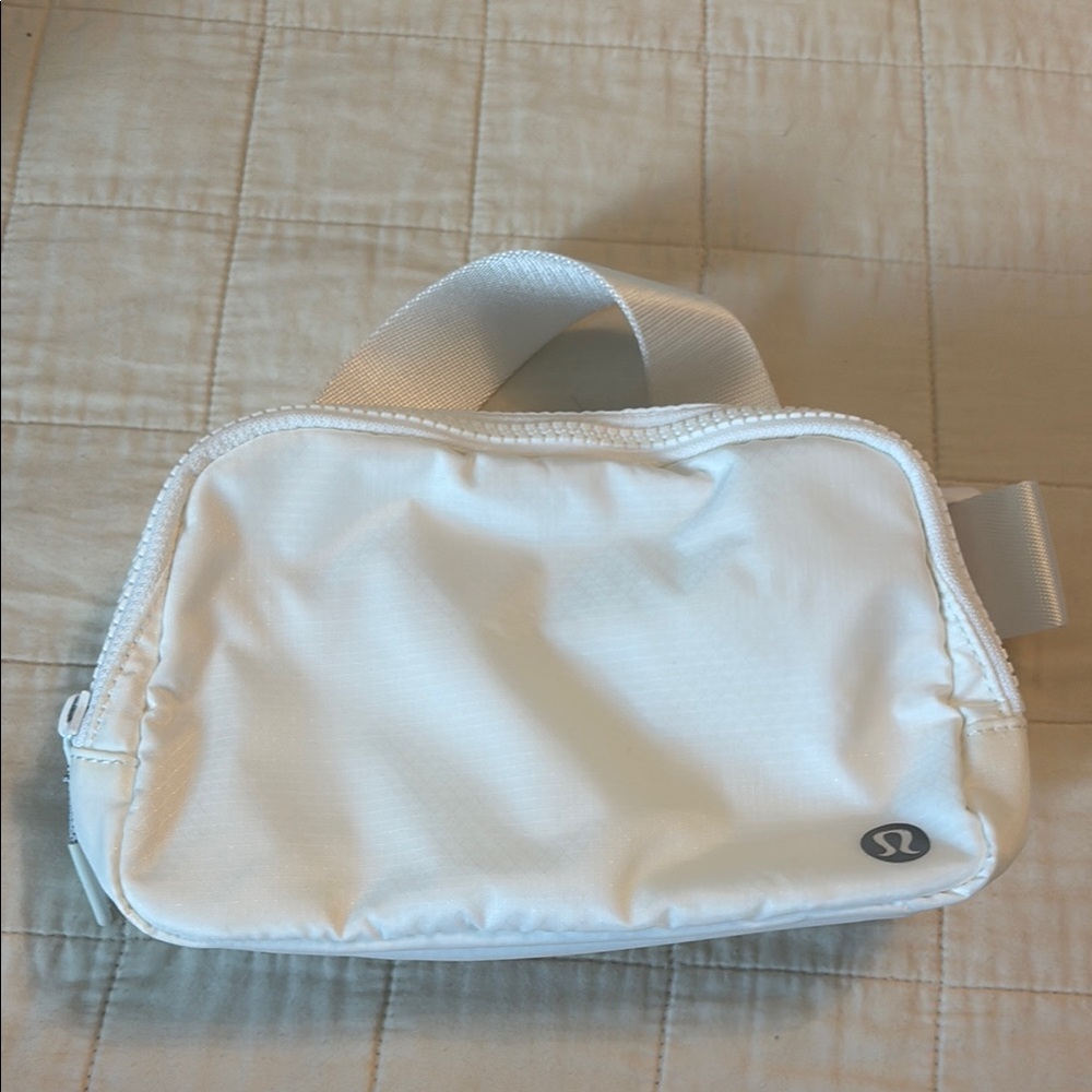 lululemon Everywhere Belt Bag